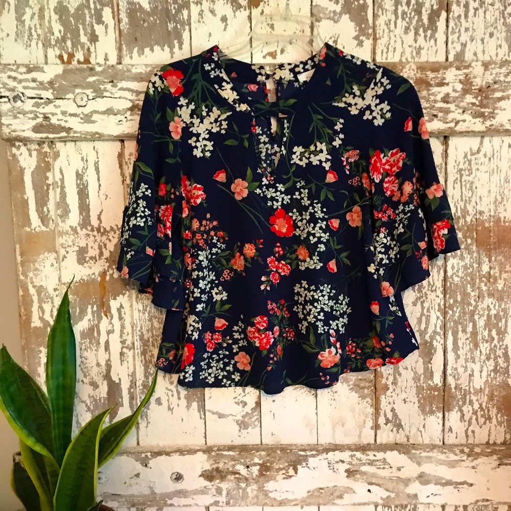 Urban Romantics flutter sleeve blouse M